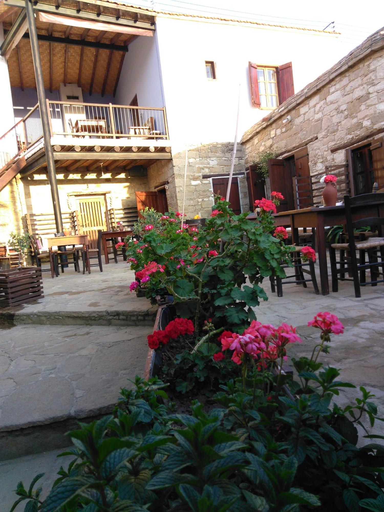 Teacher'S House Maroni Экстерьер фото