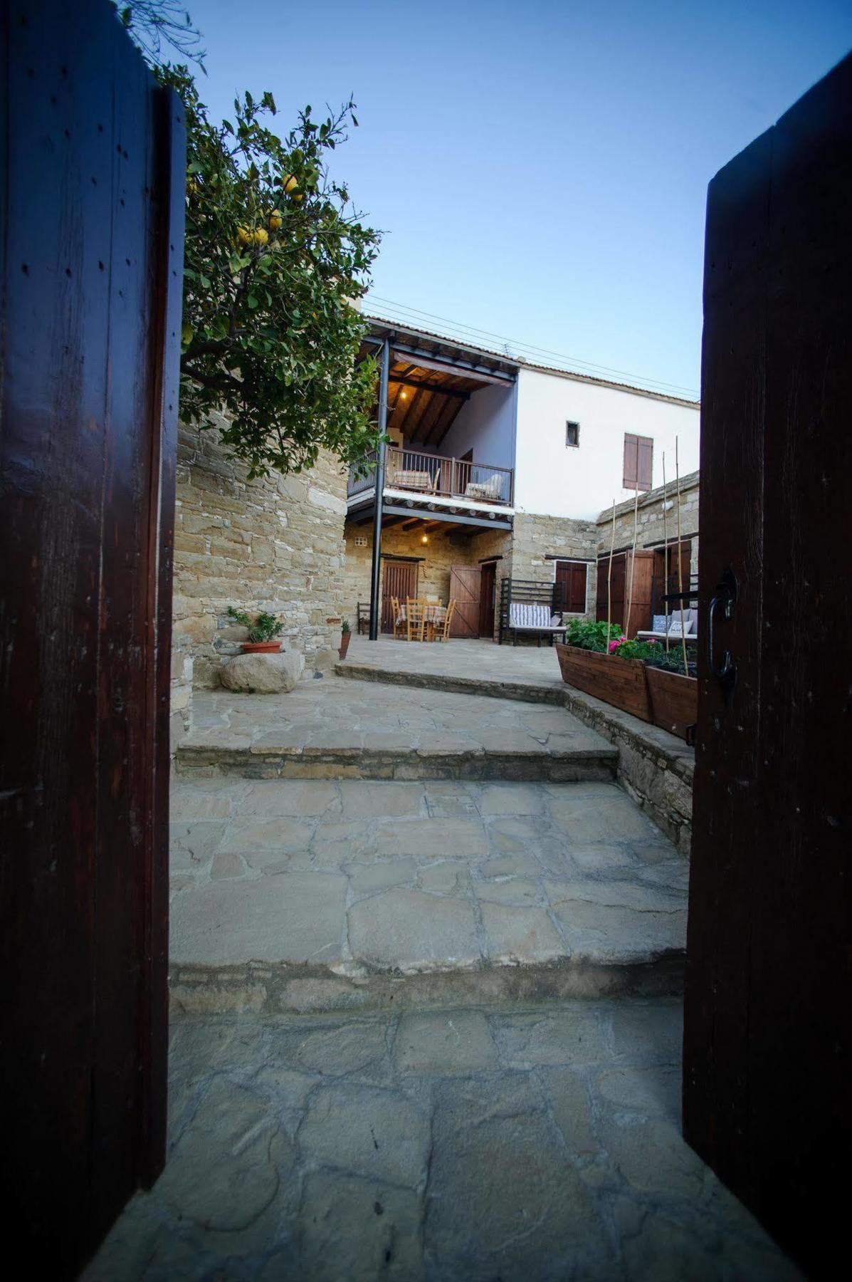 Teacher'S House Maroni Экстерьер фото